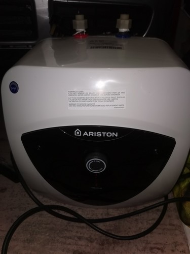Ariston under unit sink - under, hot